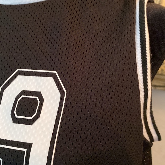 Cool crop top in black with white numbers and New York. Striped neck,arms mint - Picture 5 of 7